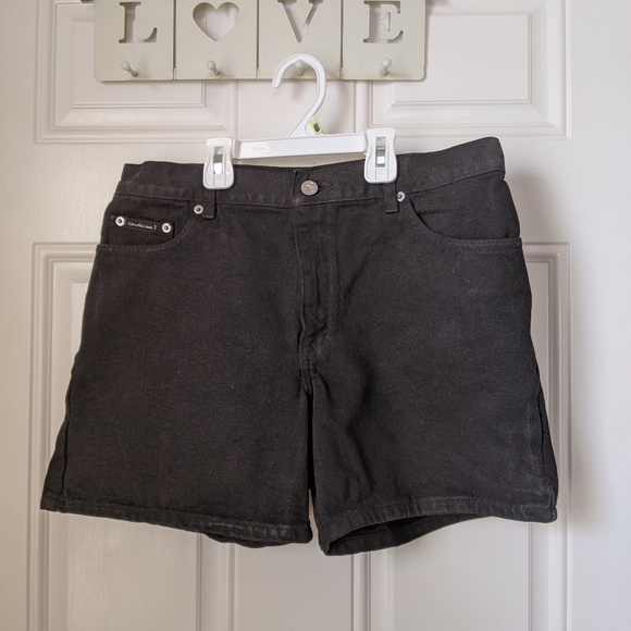 Shorts - Picture 2 of 5